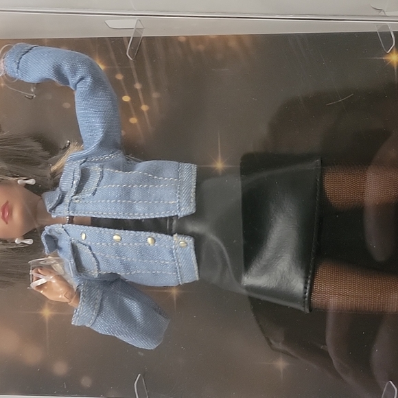Tina Turner Signature Barbie 'NIN' - Picture 4 of 11